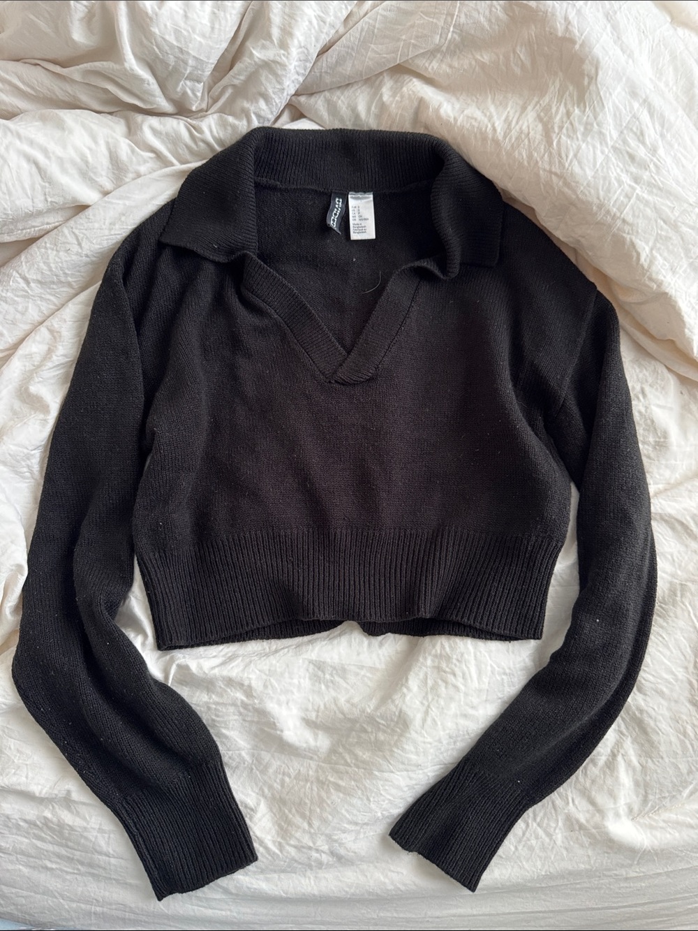 H&M Black Cropped V-Neck Sweater Size Small